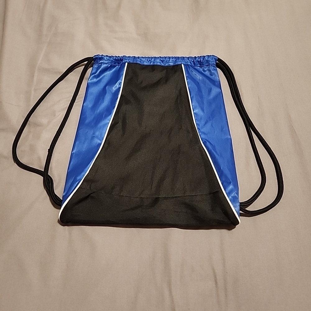 Adidas drawstring bag - Picture 2 of 4